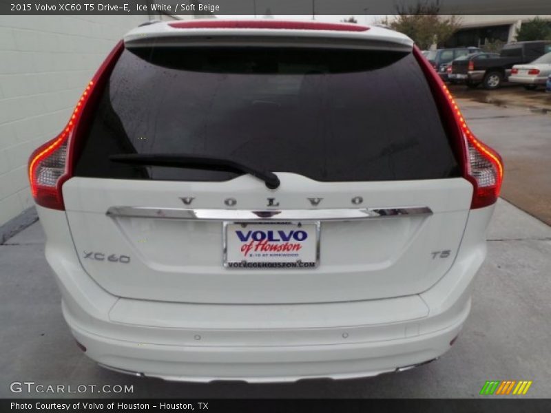 Ice White / Soft Beige 2015 Volvo XC60 T5 Drive-E