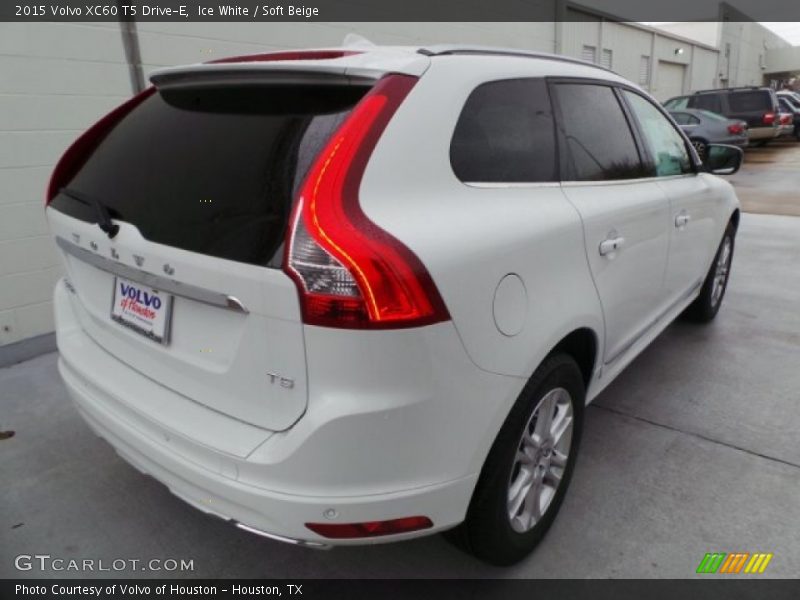 Ice White / Soft Beige 2015 Volvo XC60 T5 Drive-E