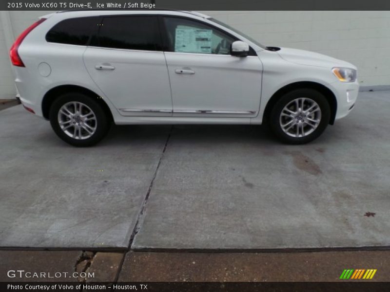 Ice White / Soft Beige 2015 Volvo XC60 T5 Drive-E