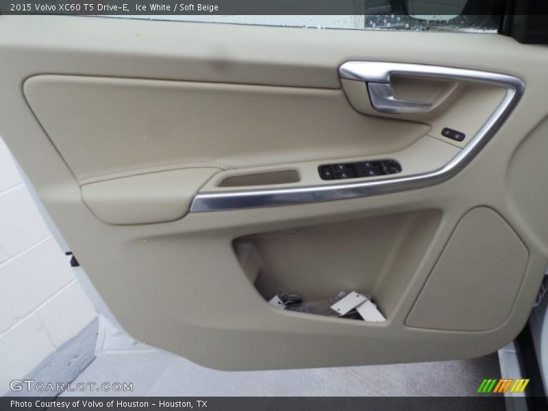 Ice White / Soft Beige 2015 Volvo XC60 T5 Drive-E