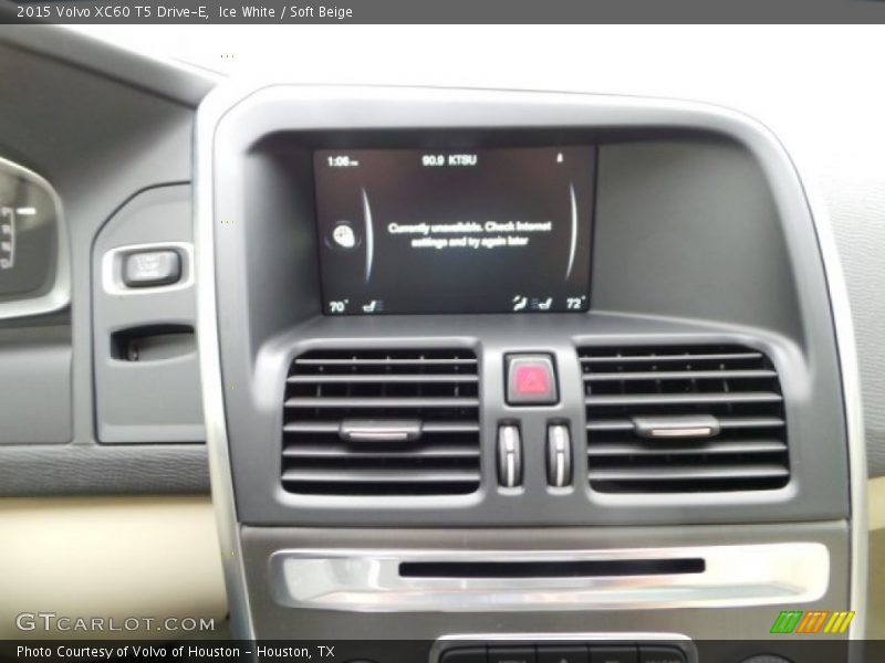 Ice White / Soft Beige 2015 Volvo XC60 T5 Drive-E