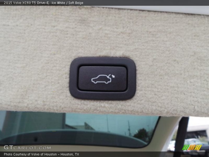 Ice White / Soft Beige 2015 Volvo XC60 T5 Drive-E