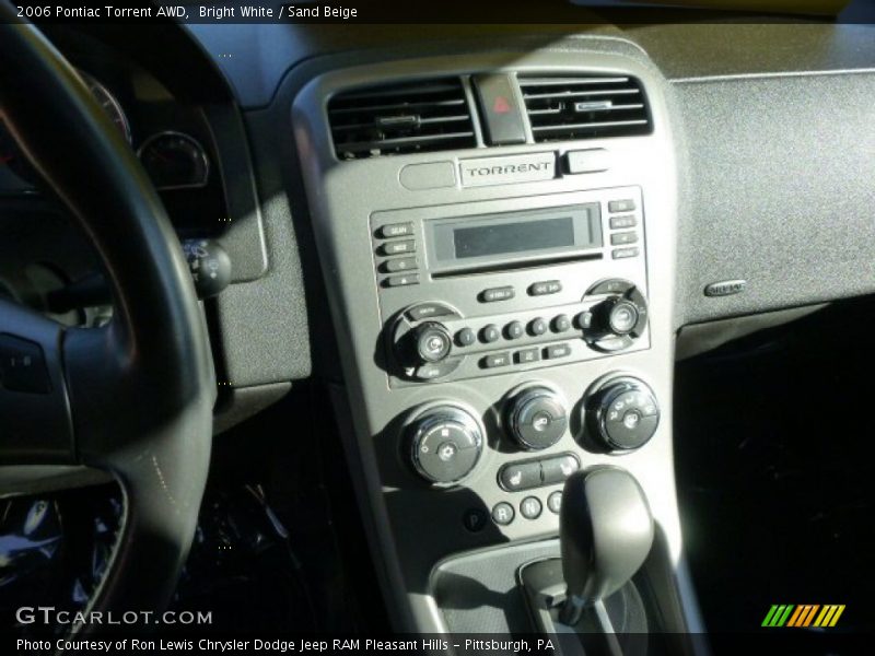 Bright White / Sand Beige 2006 Pontiac Torrent AWD