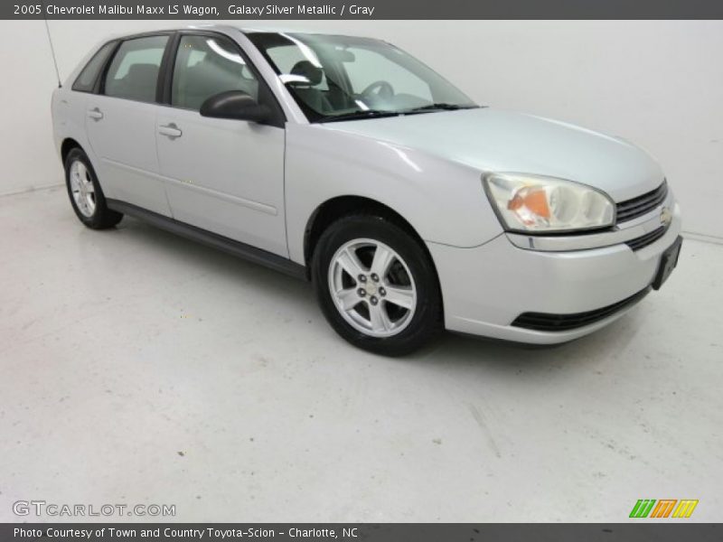 Front 3/4 View of 2005 Malibu Maxx LS Wagon
