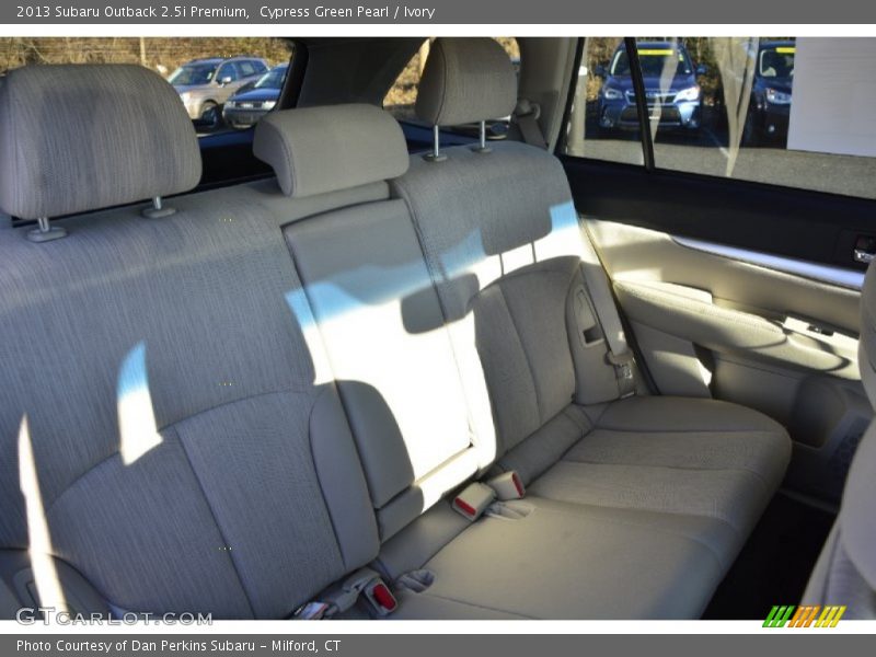 Cypress Green Pearl / Ivory 2013 Subaru Outback 2.5i Premium