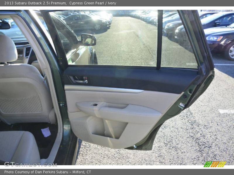 Cypress Green Pearl / Ivory 2013 Subaru Outback 2.5i Premium