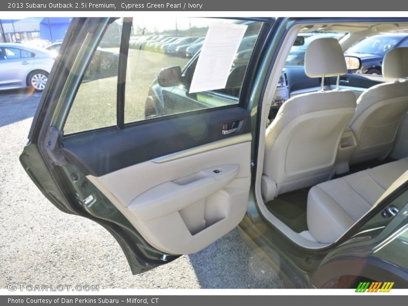 Cypress Green Pearl / Ivory 2013 Subaru Outback 2.5i Premium