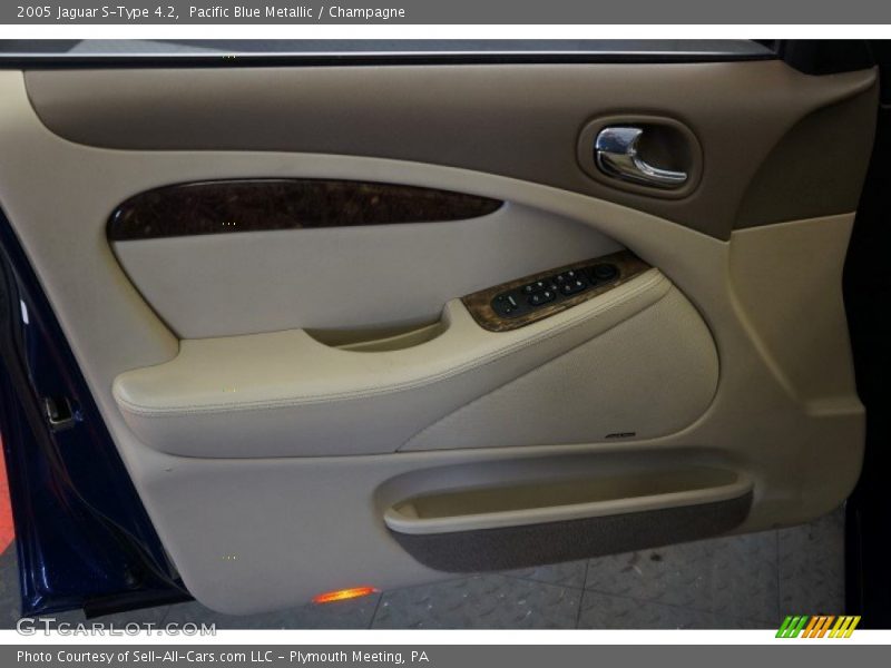 Pacific Blue Metallic / Champagne 2005 Jaguar S-Type 4.2