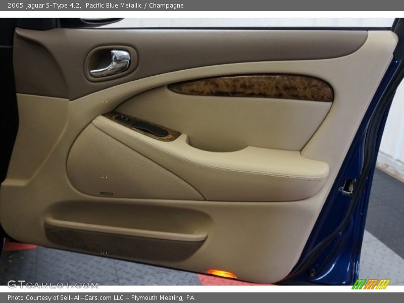 Pacific Blue Metallic / Champagne 2005 Jaguar S-Type 4.2