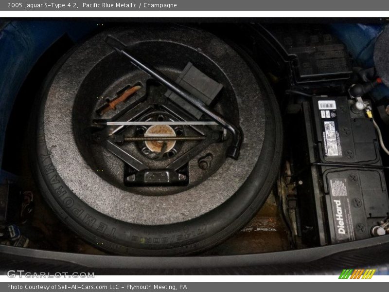 Pacific Blue Metallic / Champagne 2005 Jaguar S-Type 4.2
