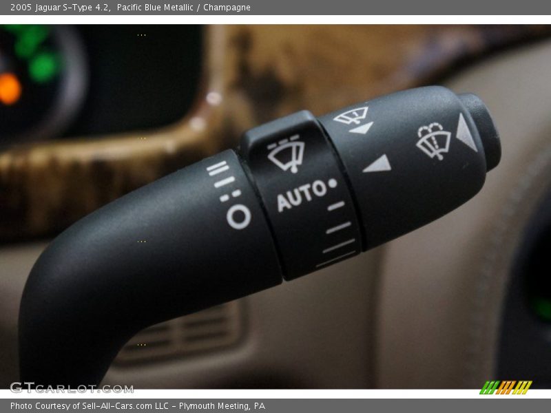 Pacific Blue Metallic / Champagne 2005 Jaguar S-Type 4.2