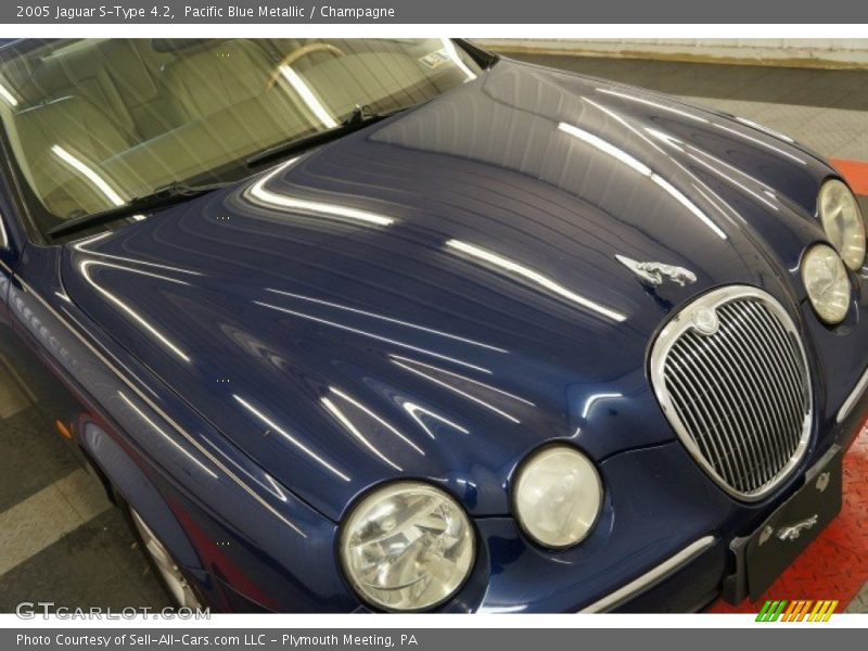 Pacific Blue Metallic / Champagne 2005 Jaguar S-Type 4.2
