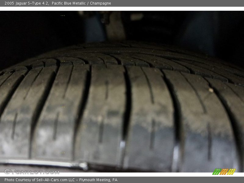 Pacific Blue Metallic / Champagne 2005 Jaguar S-Type 4.2