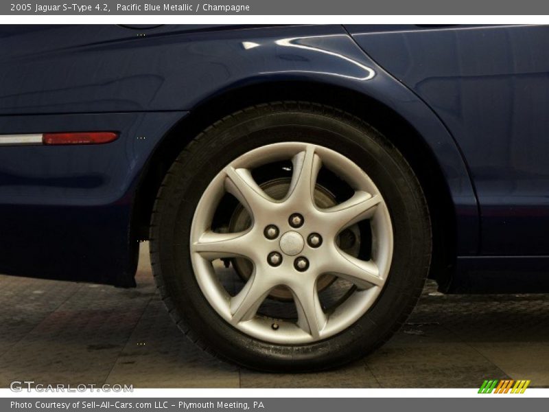 Pacific Blue Metallic / Champagne 2005 Jaguar S-Type 4.2