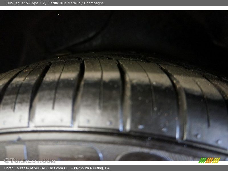 Pacific Blue Metallic / Champagne 2005 Jaguar S-Type 4.2