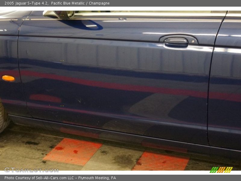 Pacific Blue Metallic / Champagne 2005 Jaguar S-Type 4.2