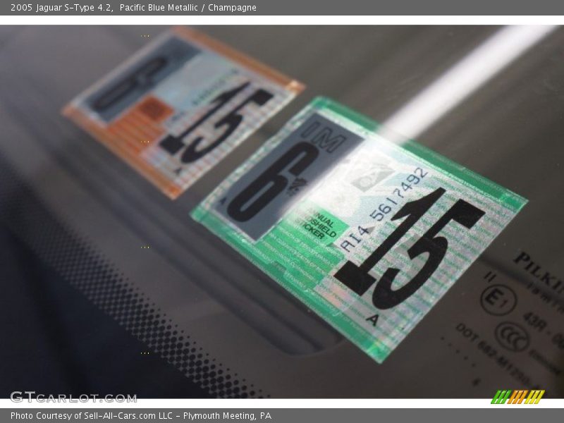 Pacific Blue Metallic / Champagne 2005 Jaguar S-Type 4.2