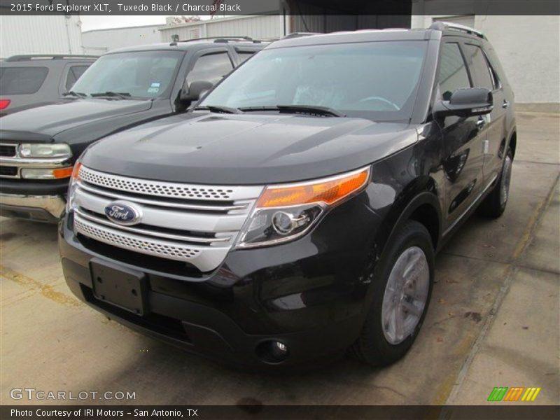 Tuxedo Black / Charcoal Black 2015 Ford Explorer XLT