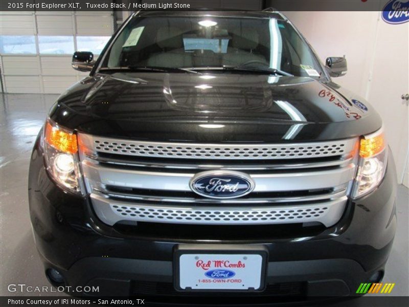 Tuxedo Black / Medium Light Stone 2015 Ford Explorer XLT