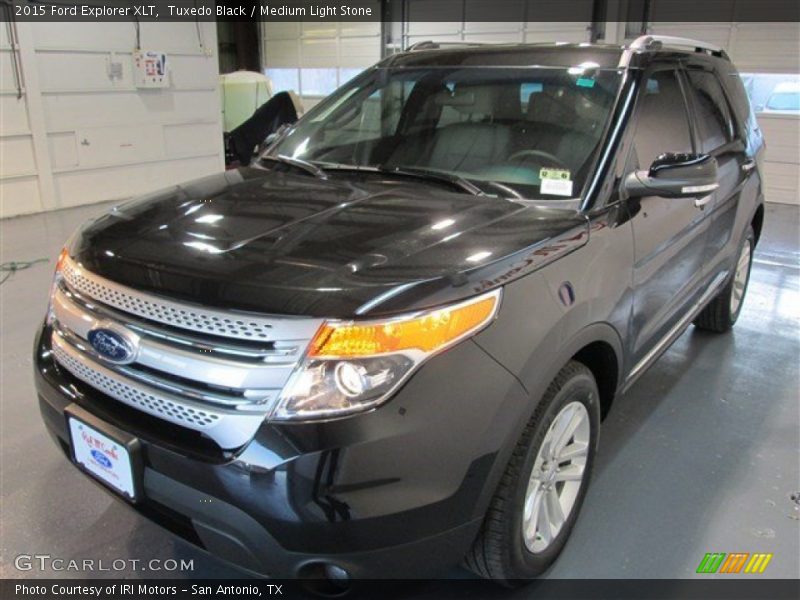 Tuxedo Black / Medium Light Stone 2015 Ford Explorer XLT