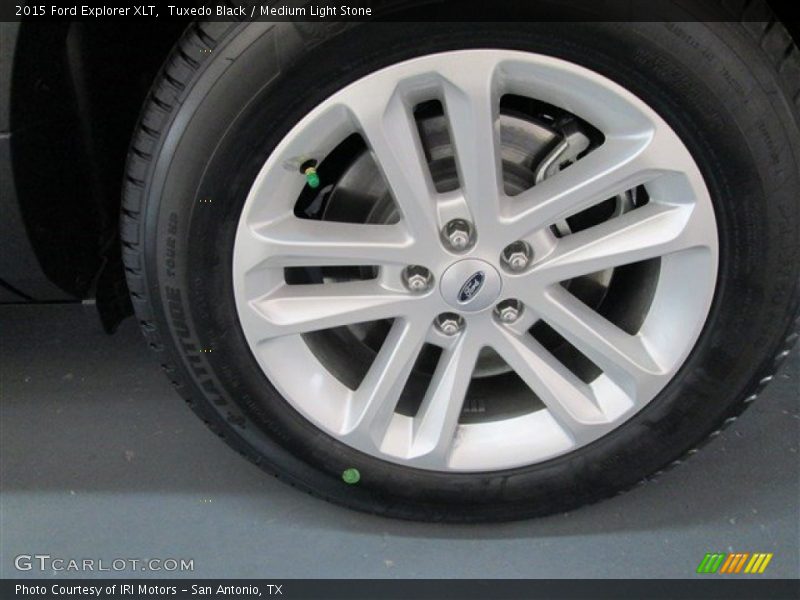 Tuxedo Black / Medium Light Stone 2015 Ford Explorer XLT
