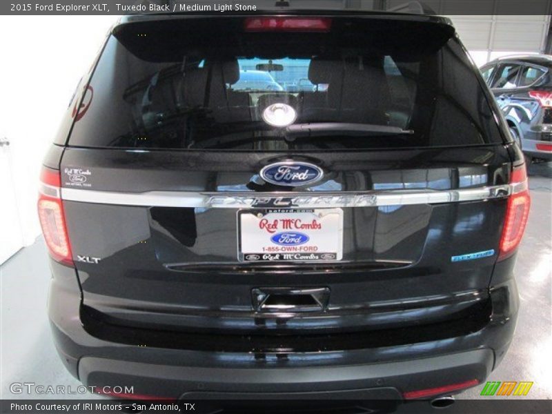 Tuxedo Black / Medium Light Stone 2015 Ford Explorer XLT