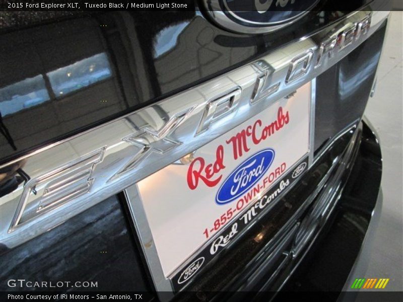 Tuxedo Black / Medium Light Stone 2015 Ford Explorer XLT