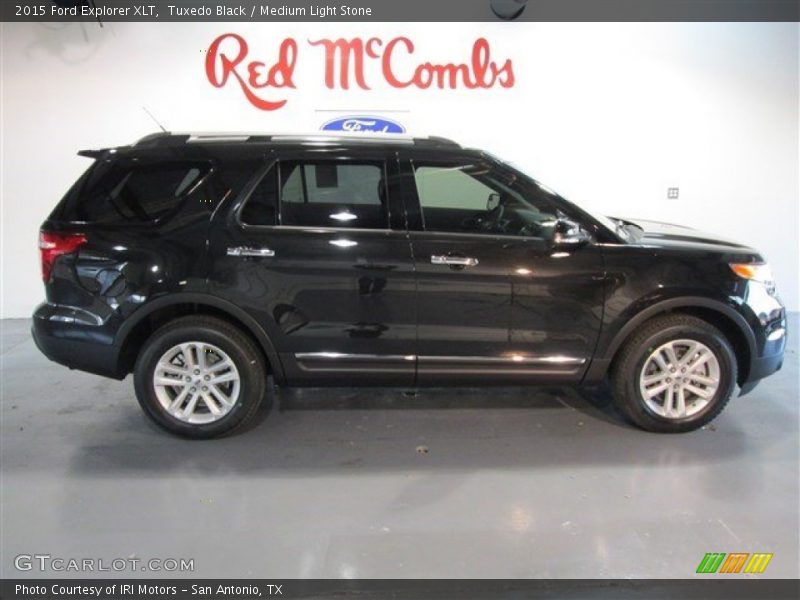 Tuxedo Black / Medium Light Stone 2015 Ford Explorer XLT