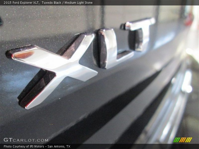 Tuxedo Black / Medium Light Stone 2015 Ford Explorer XLT