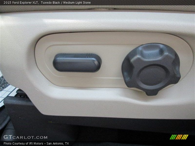 Tuxedo Black / Medium Light Stone 2015 Ford Explorer XLT