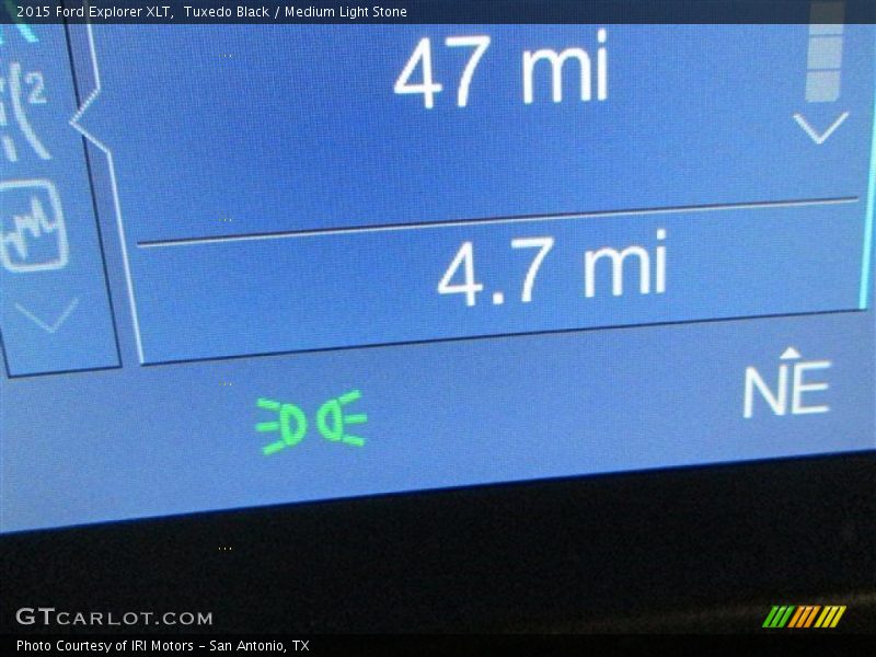 Tuxedo Black / Medium Light Stone 2015 Ford Explorer XLT