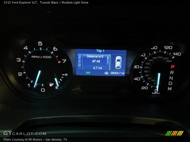 Tuxedo Black / Medium Light Stone 2015 Ford Explorer XLT