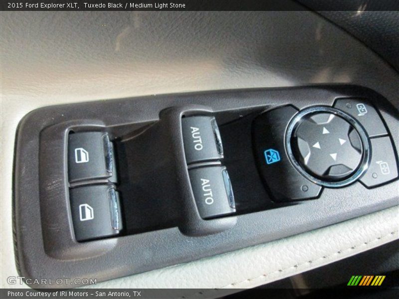 Tuxedo Black / Medium Light Stone 2015 Ford Explorer XLT