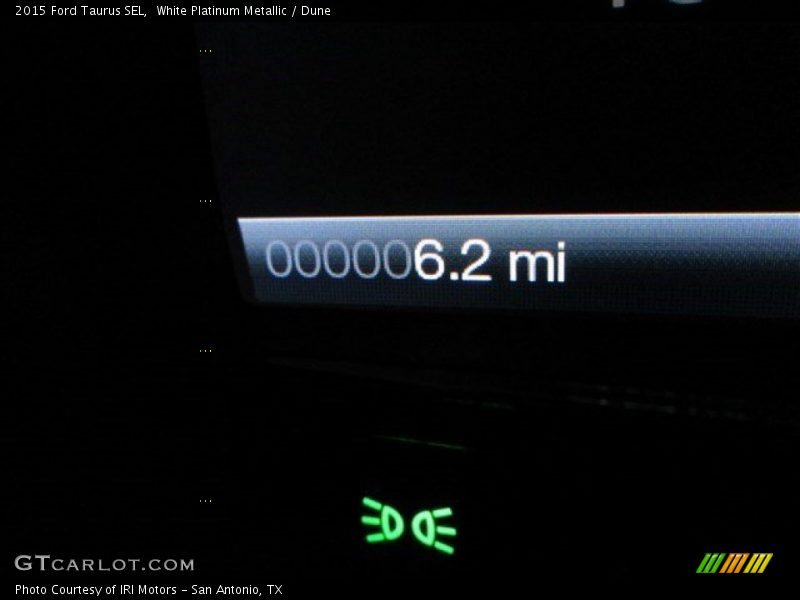 White Platinum Metallic / Dune 2015 Ford Taurus SEL