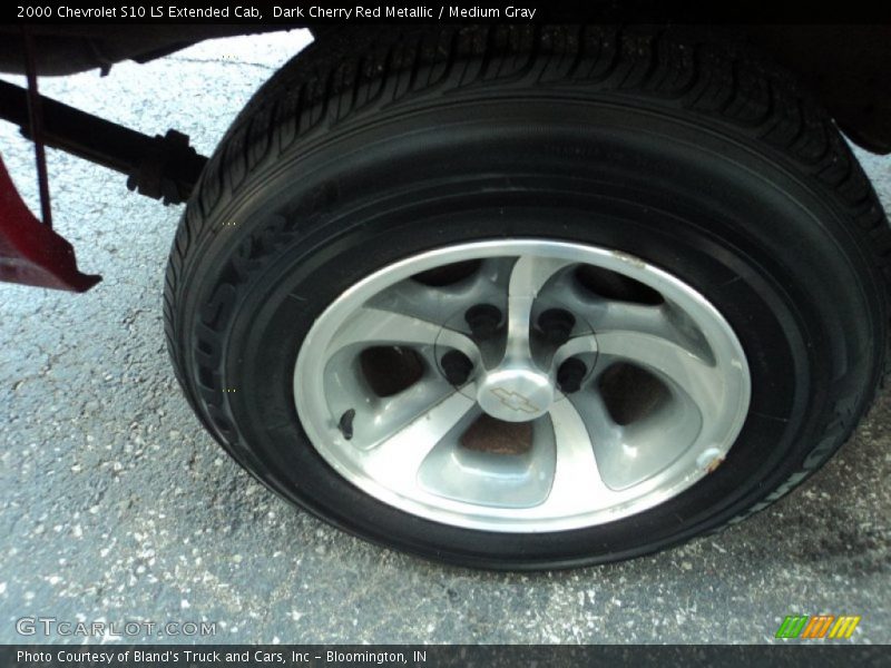 Dark Cherry Red Metallic / Medium Gray 2000 Chevrolet S10 LS Extended Cab