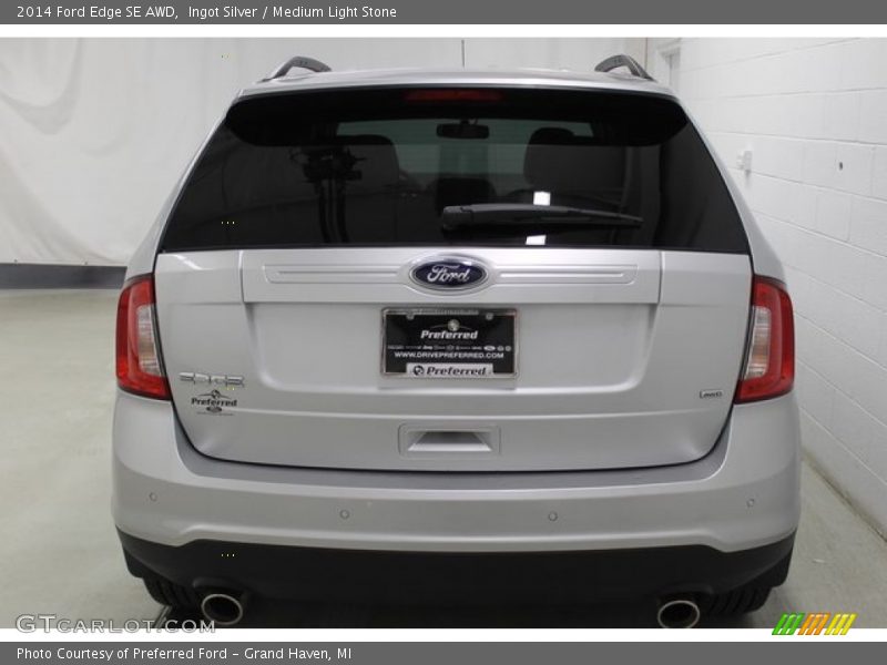 Ingot Silver / Medium Light Stone 2014 Ford Edge SE AWD