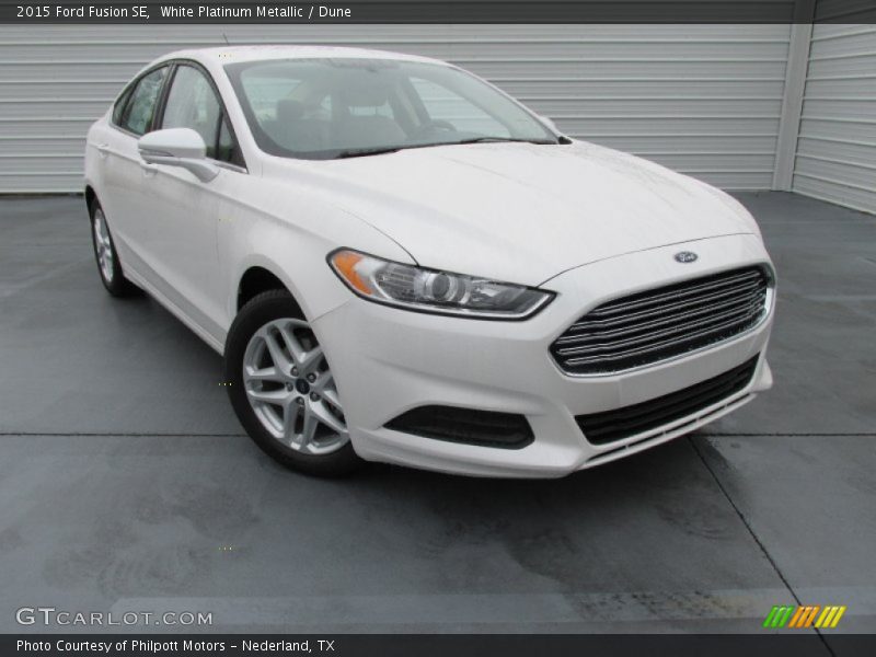 Front 3/4 View of 2015 Fusion SE