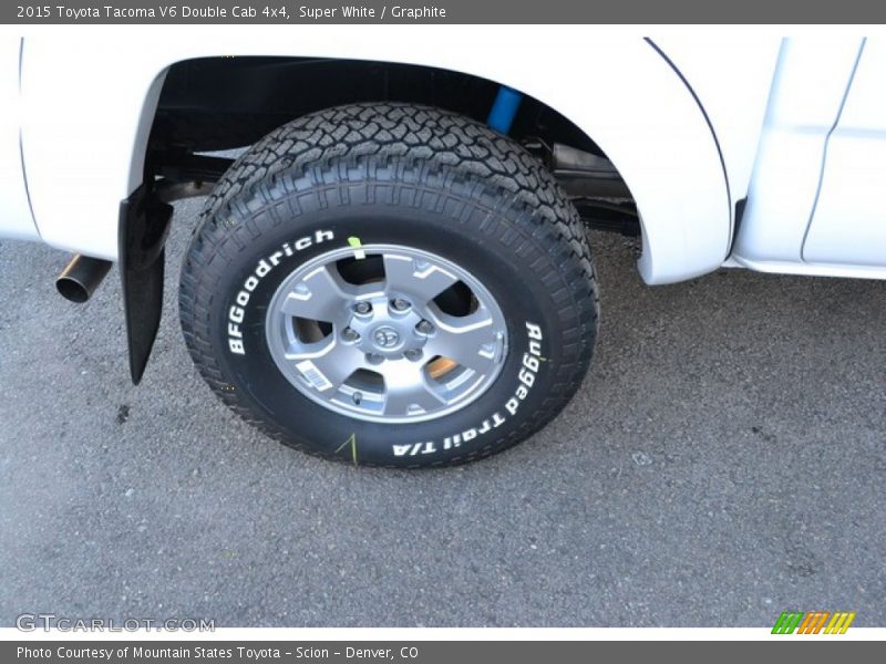 Super White / Graphite 2015 Toyota Tacoma V6 Double Cab 4x4