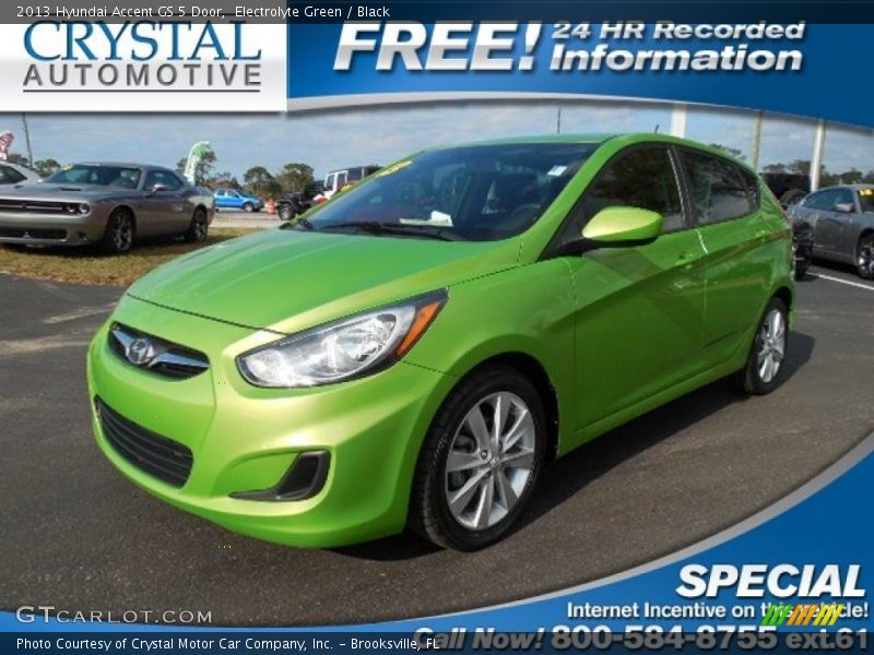 Electrolyte Green / Black 2013 Hyundai Accent GS 5 Door