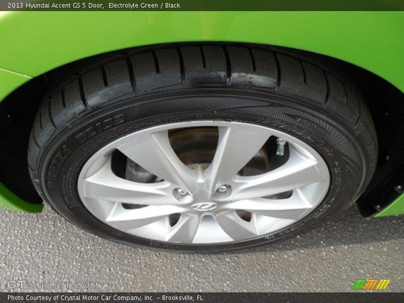 Electrolyte Green / Black 2013 Hyundai Accent GS 5 Door