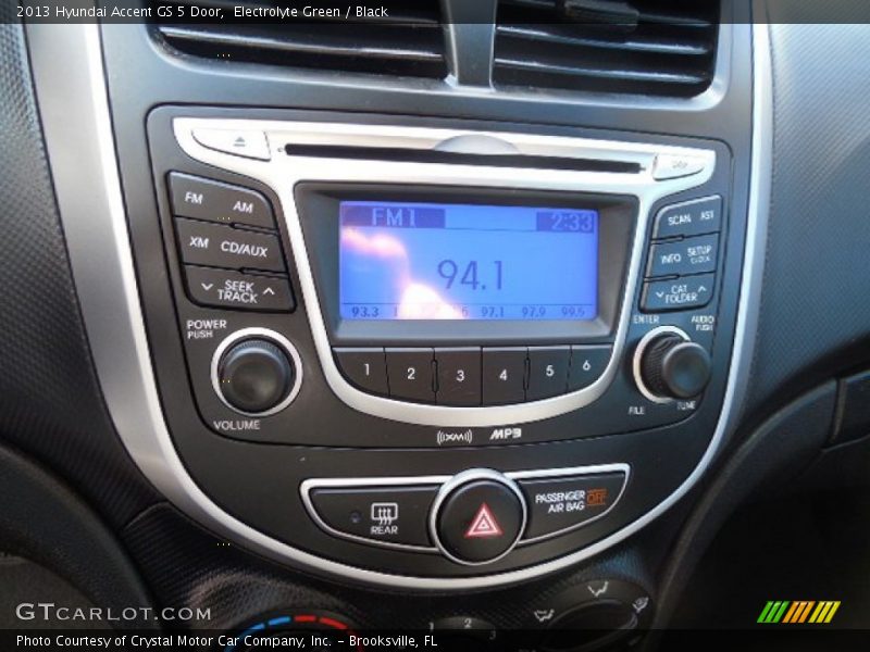 Electrolyte Green / Black 2013 Hyundai Accent GS 5 Door