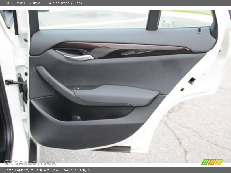 Alpine White / Black 2015 BMW X1 xDrive28i