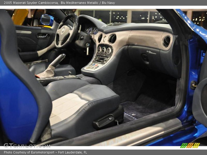 Blu Mediterraneo Metallic / Blu Navy 2005 Maserati Spyder Cambiocorsa