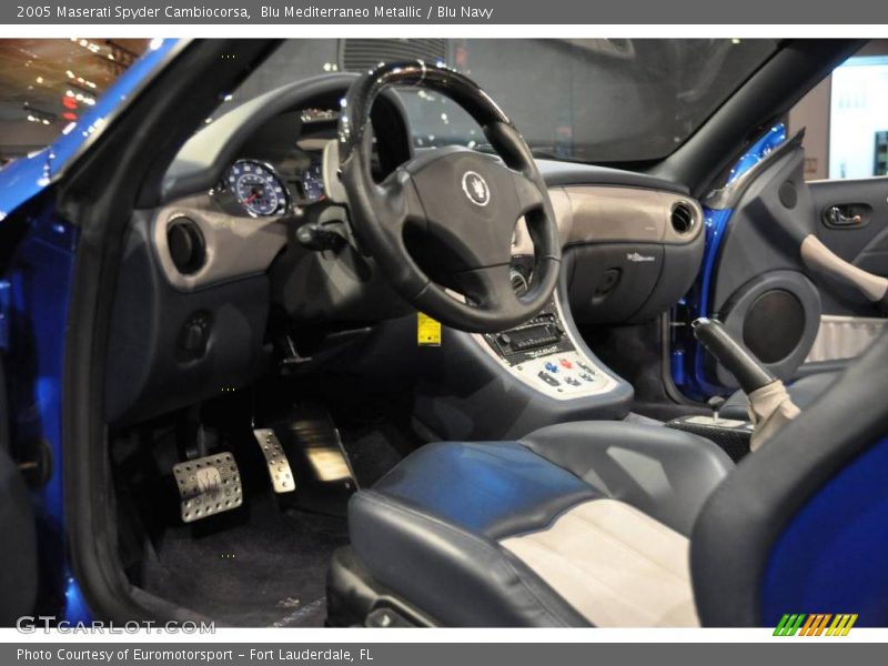 Blu Mediterraneo Metallic / Blu Navy 2005 Maserati Spyder Cambiocorsa