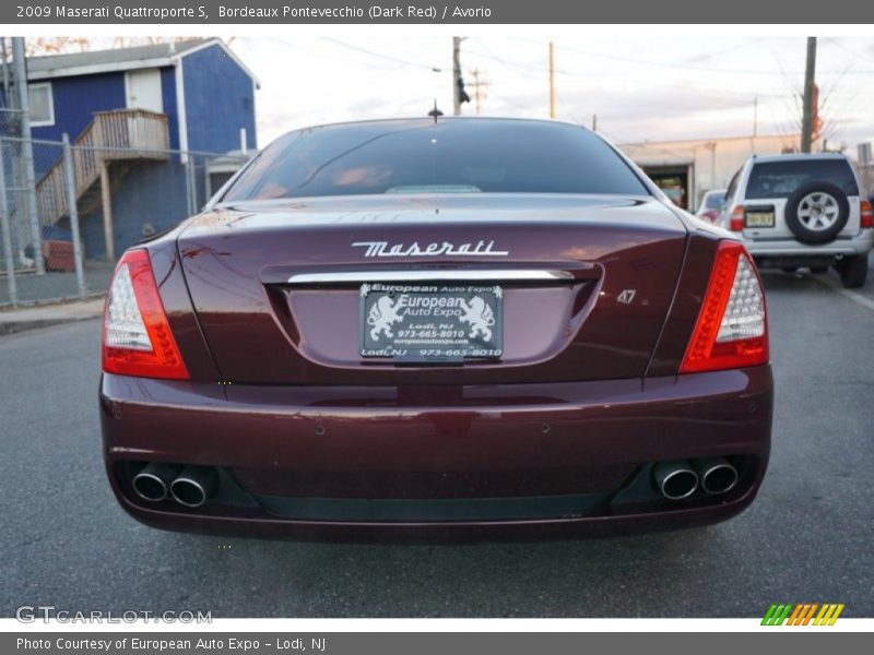 Bordeaux Pontevecchio (Dark Red) / Avorio 2009 Maserati Quattroporte S