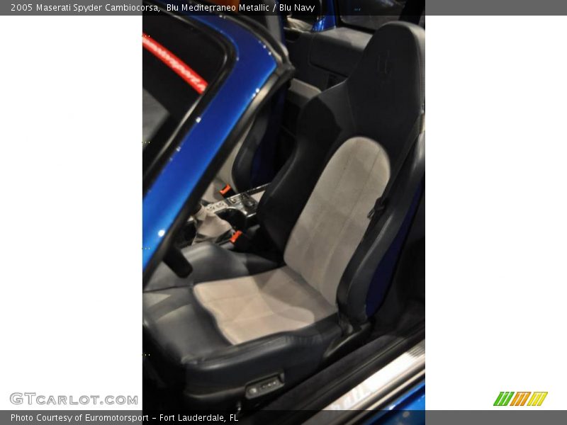 Blu Mediterraneo Metallic / Blu Navy 2005 Maserati Spyder Cambiocorsa