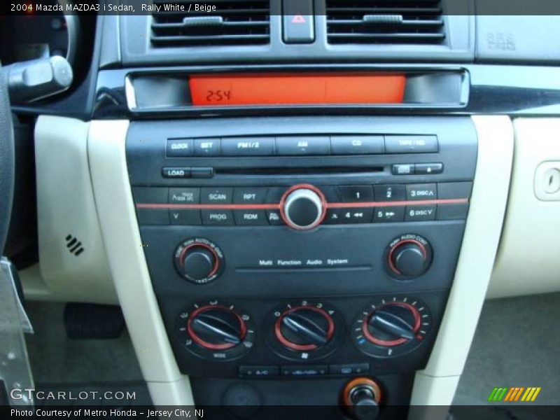 Rally White / Beige 2004 Mazda MAZDA3 i Sedan