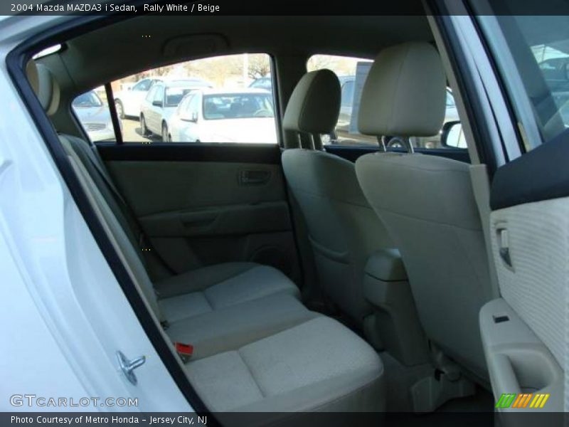 Rally White / Beige 2004 Mazda MAZDA3 i Sedan