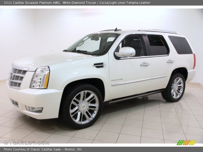 Front 3/4 View of 2011 Escalade Platinum AWD