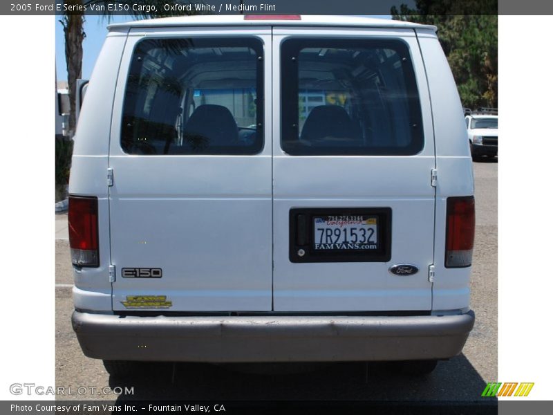 Oxford White / Medium Flint 2005 Ford E Series Van E150 Cargo